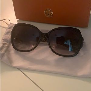 Tory Burch Square large sunglasses TY7059